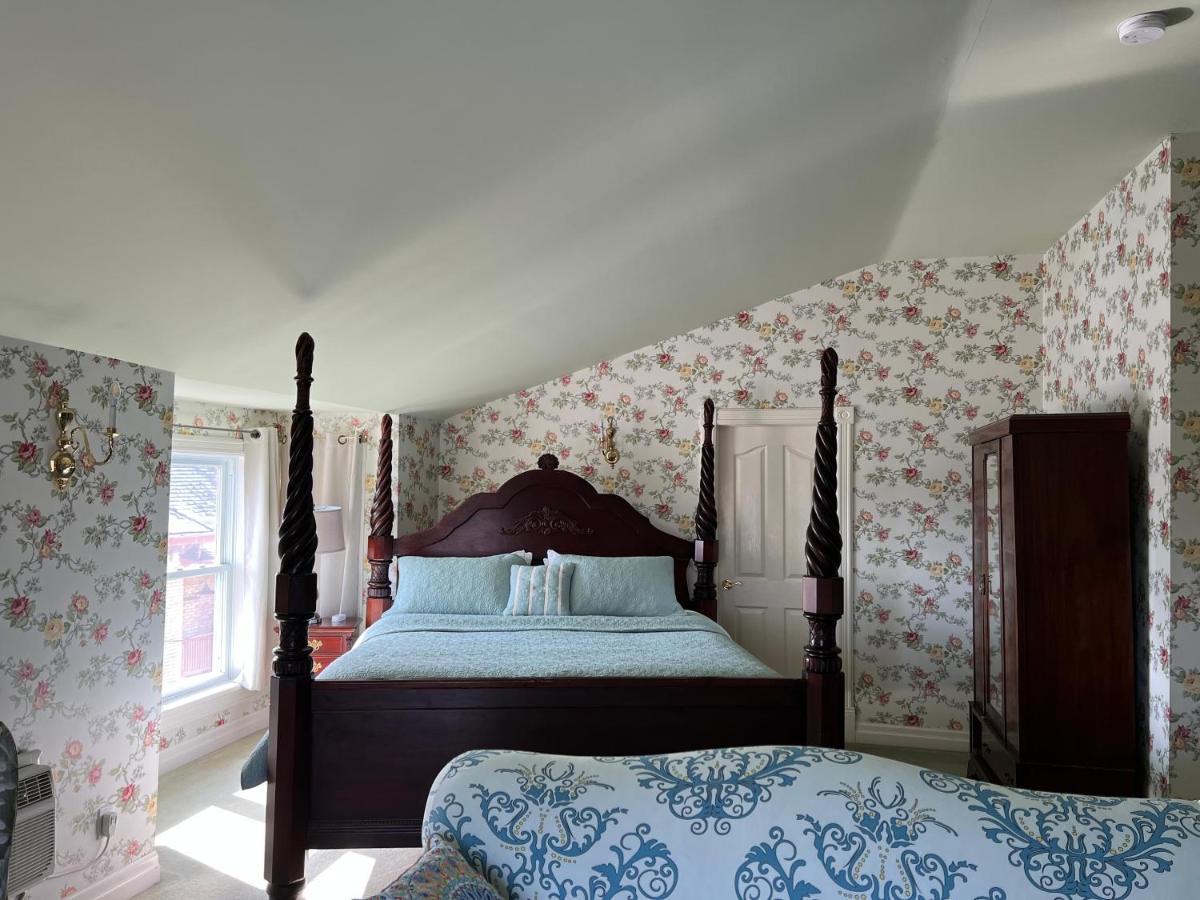 Bedham Hall Bed & Breakfast Niagara Falls