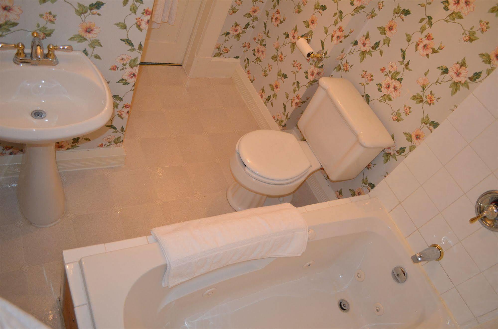Bedham Hall 3* Niagara Falls