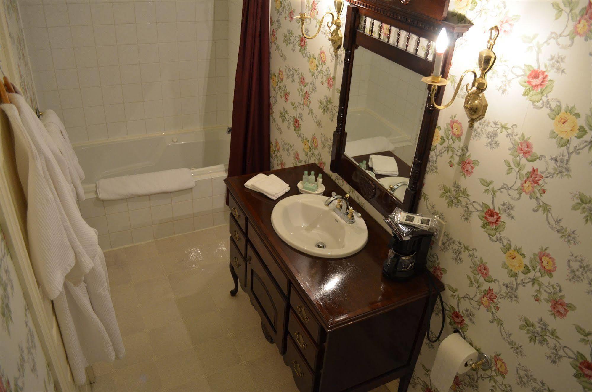 Bed & Breakfast Bedham Hall
